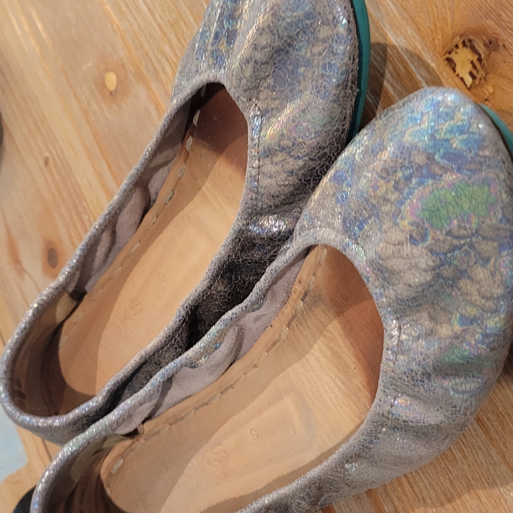 Limited Release - No Longer Available - Love Potion Tieks Size 9 - Iridescent - Picture 6 of 10
